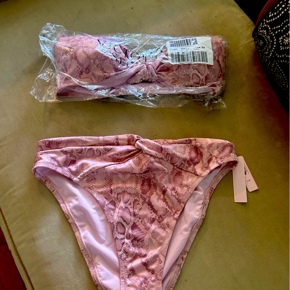 VS snakeskin print Bikini with removable padding, size Large